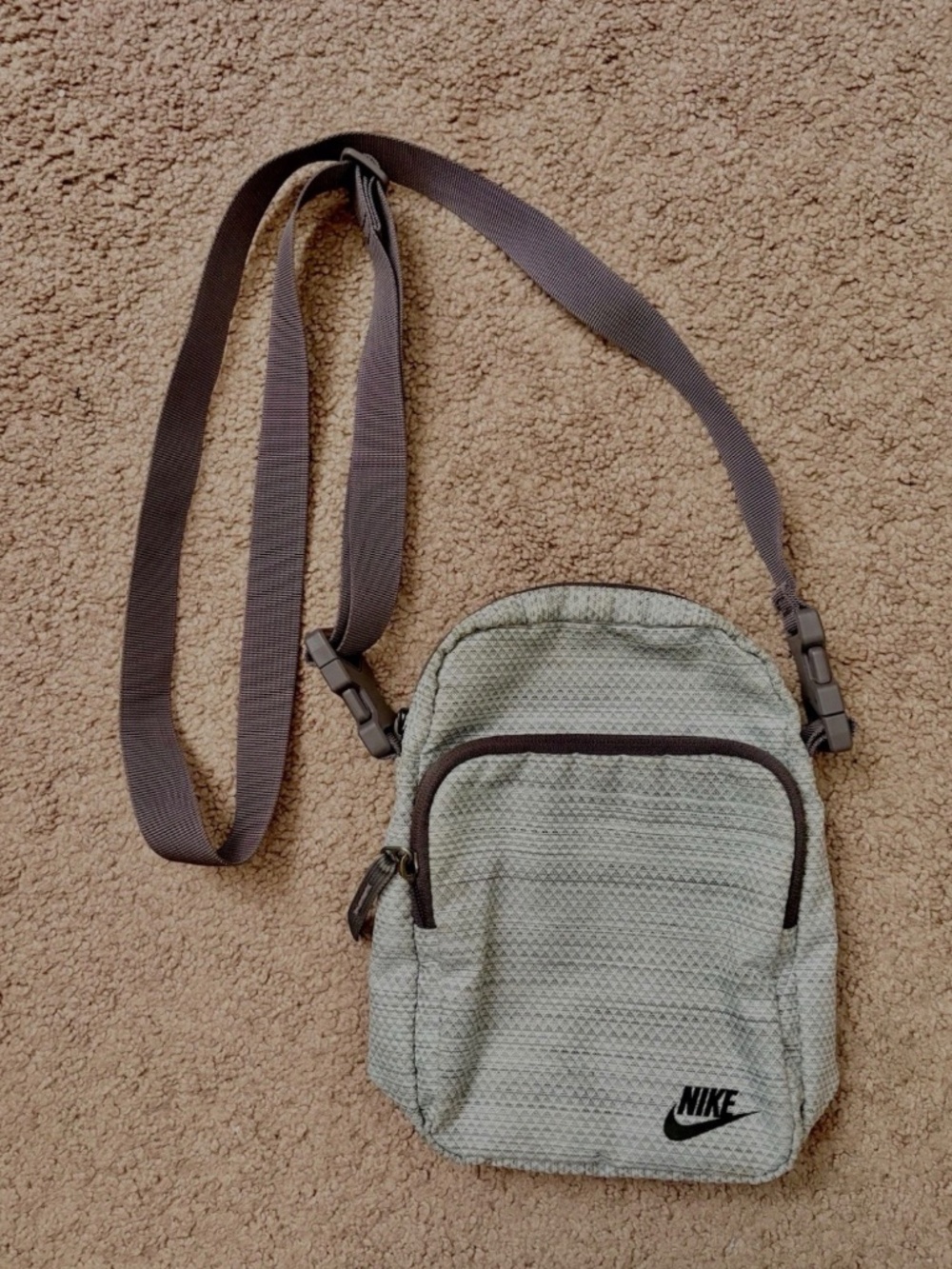 Nike Heritage 2.0 Crossbody Bag Unisex Gray Hip Pack Hiking Bag Workout Gear